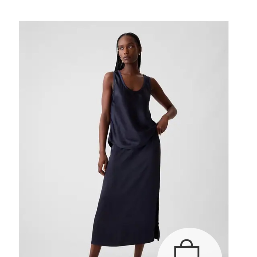 Elegant Navy Pull On Skirt from the Gap. NWT size xxl